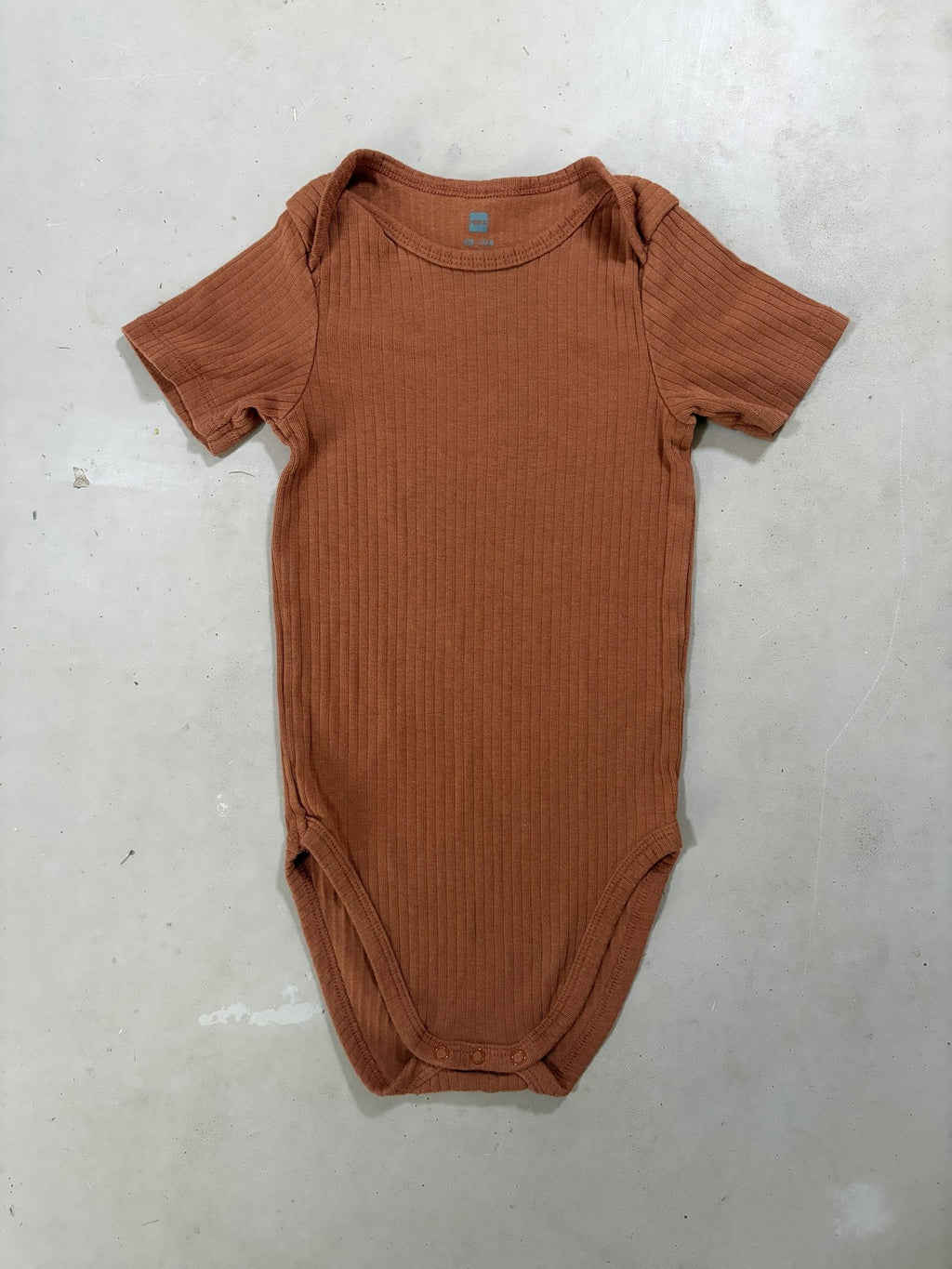 HEMA ribbed onesie || 24M