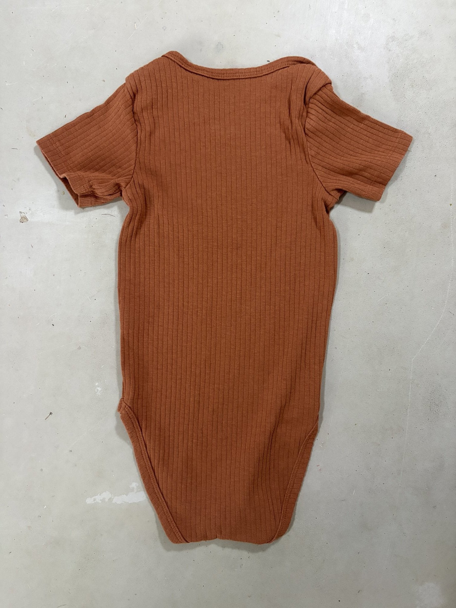 HEMA ribbed onesie || 24M