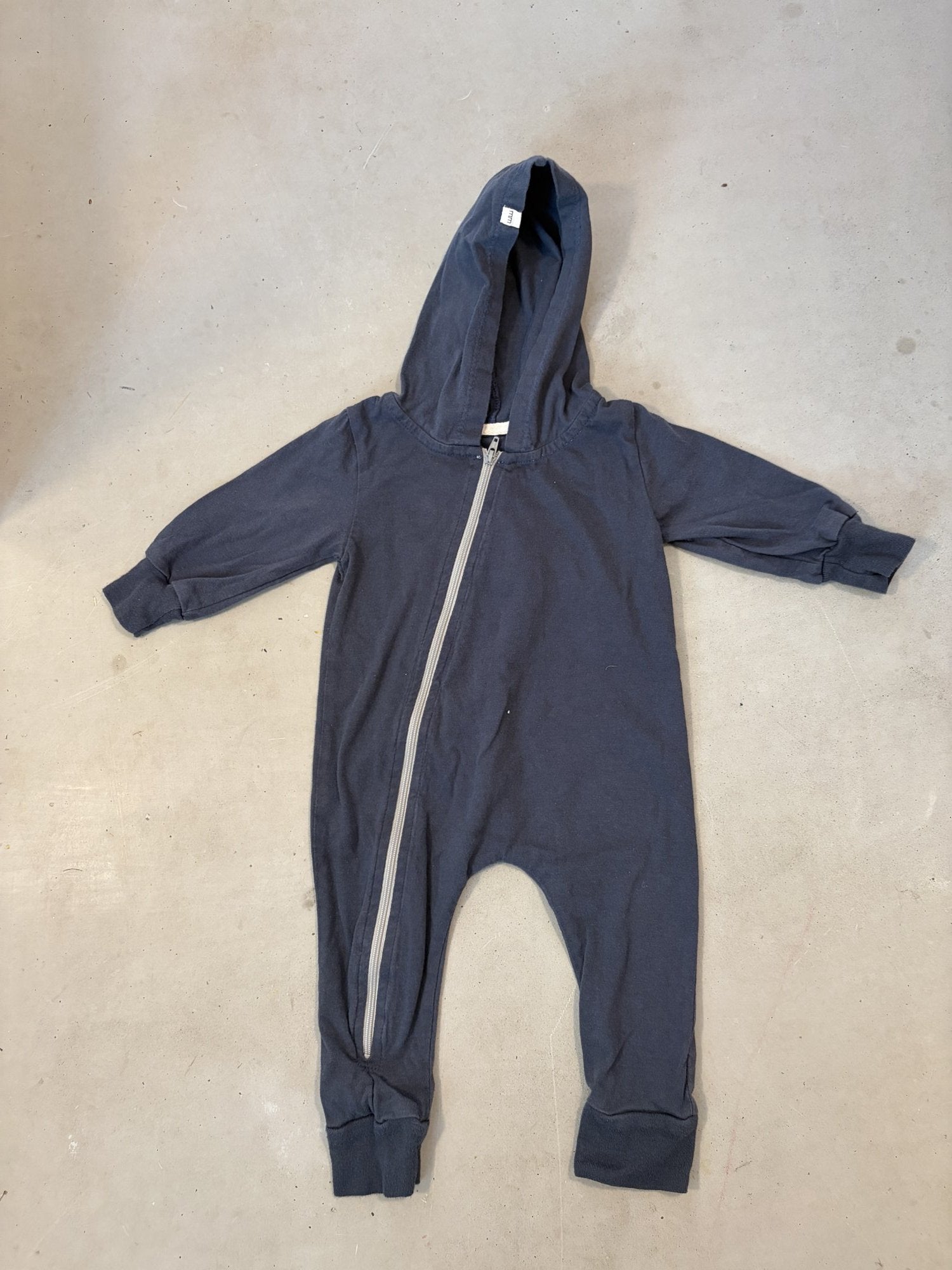 Mini Mioche slate hooded romper || 3-6m