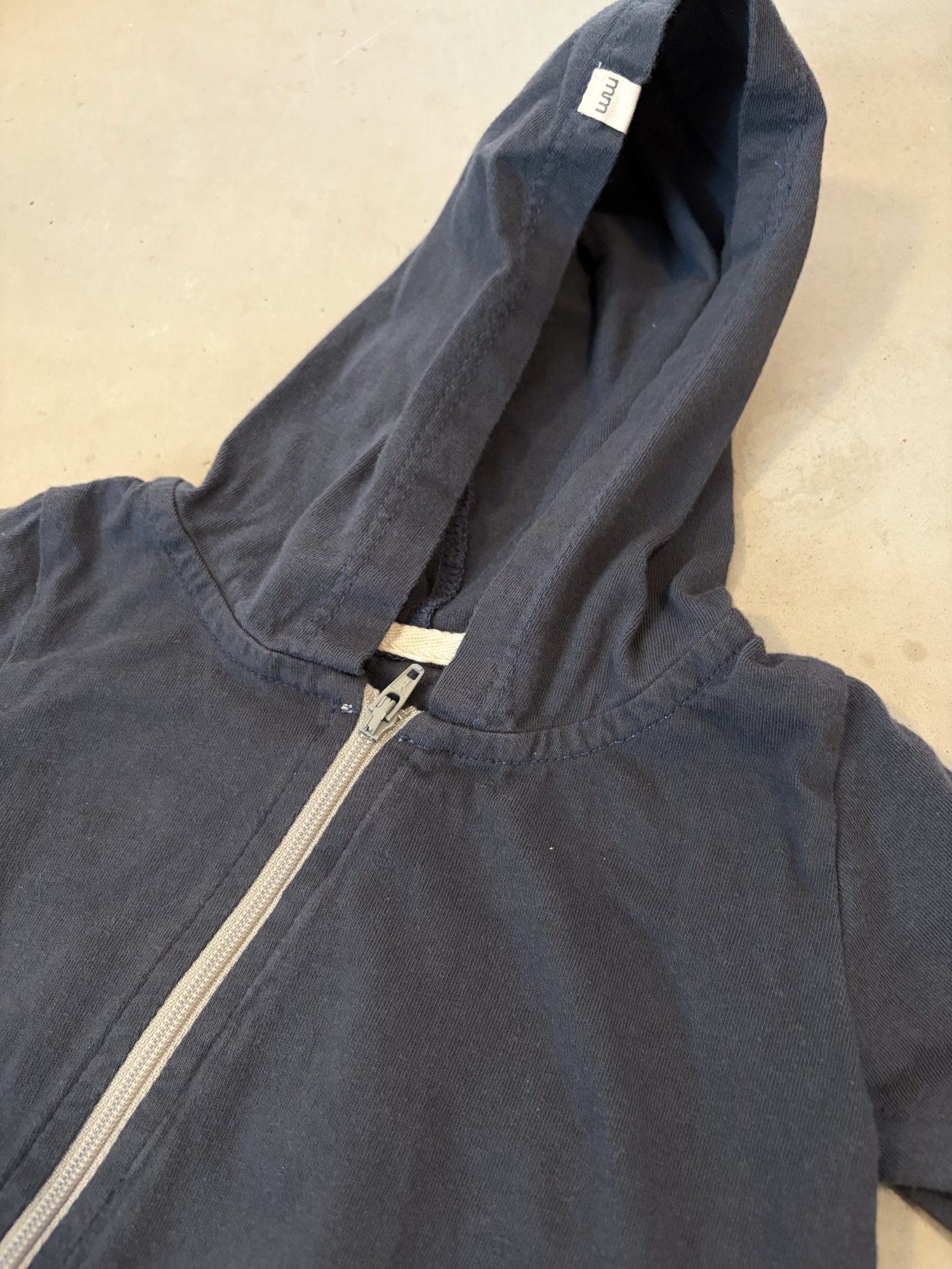 Mini Mioche slate hooded romper || 3-6m