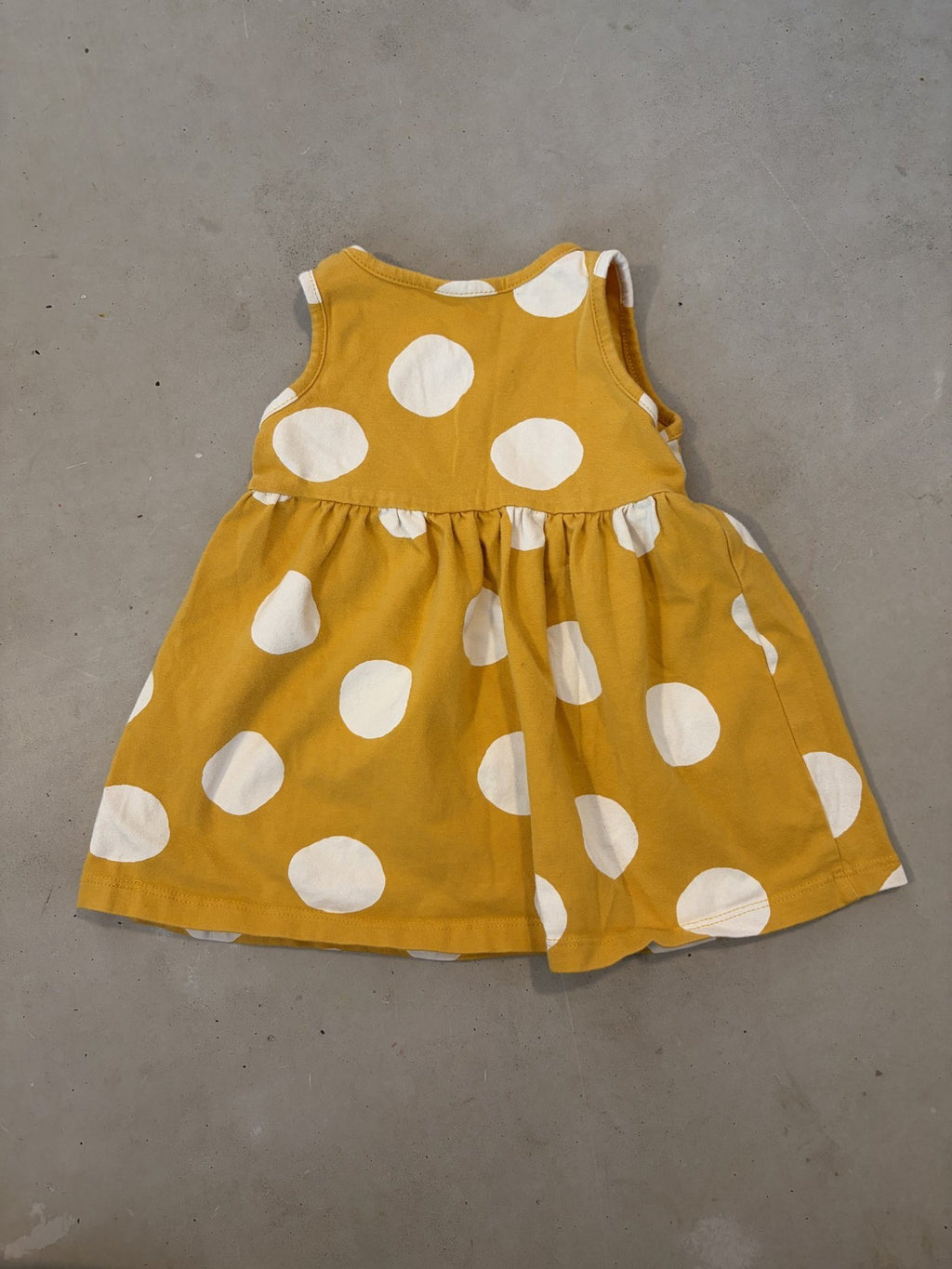 HEMA yellow polka dot dress || 9-12m (euro 74)