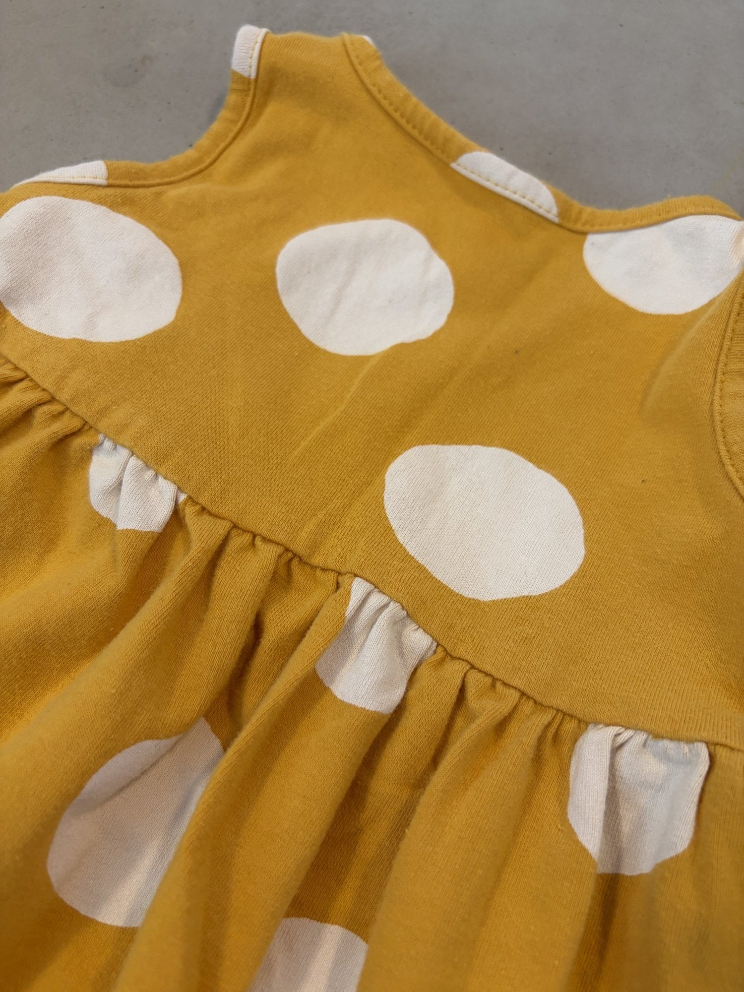 HEMA yellow polka dot dress || 9-12m (euro 74)