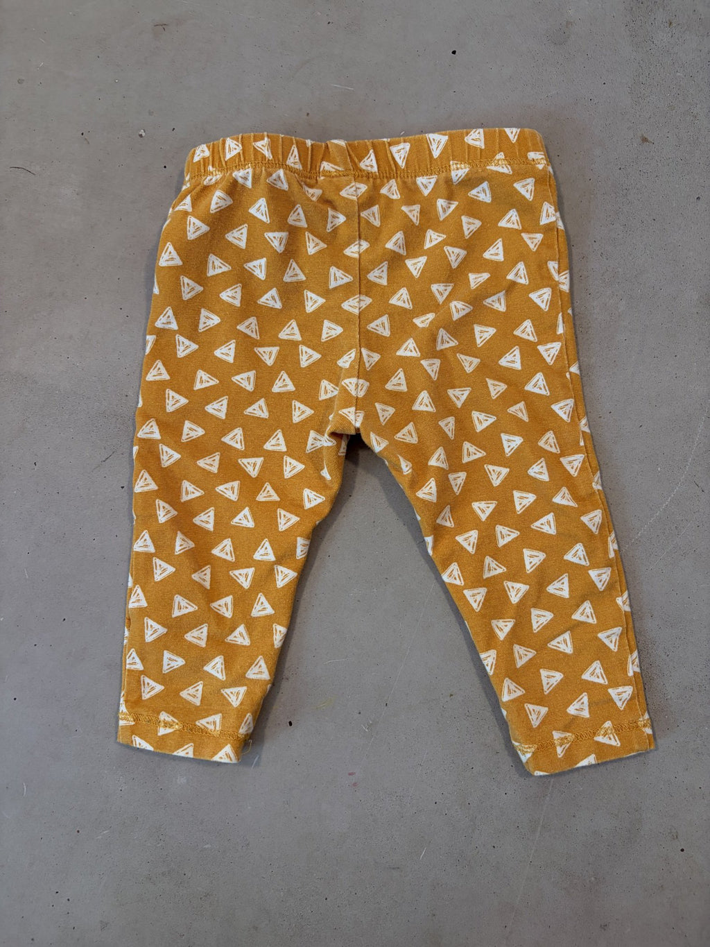 HEMA yellow leggings || 3-6m (euro 62)