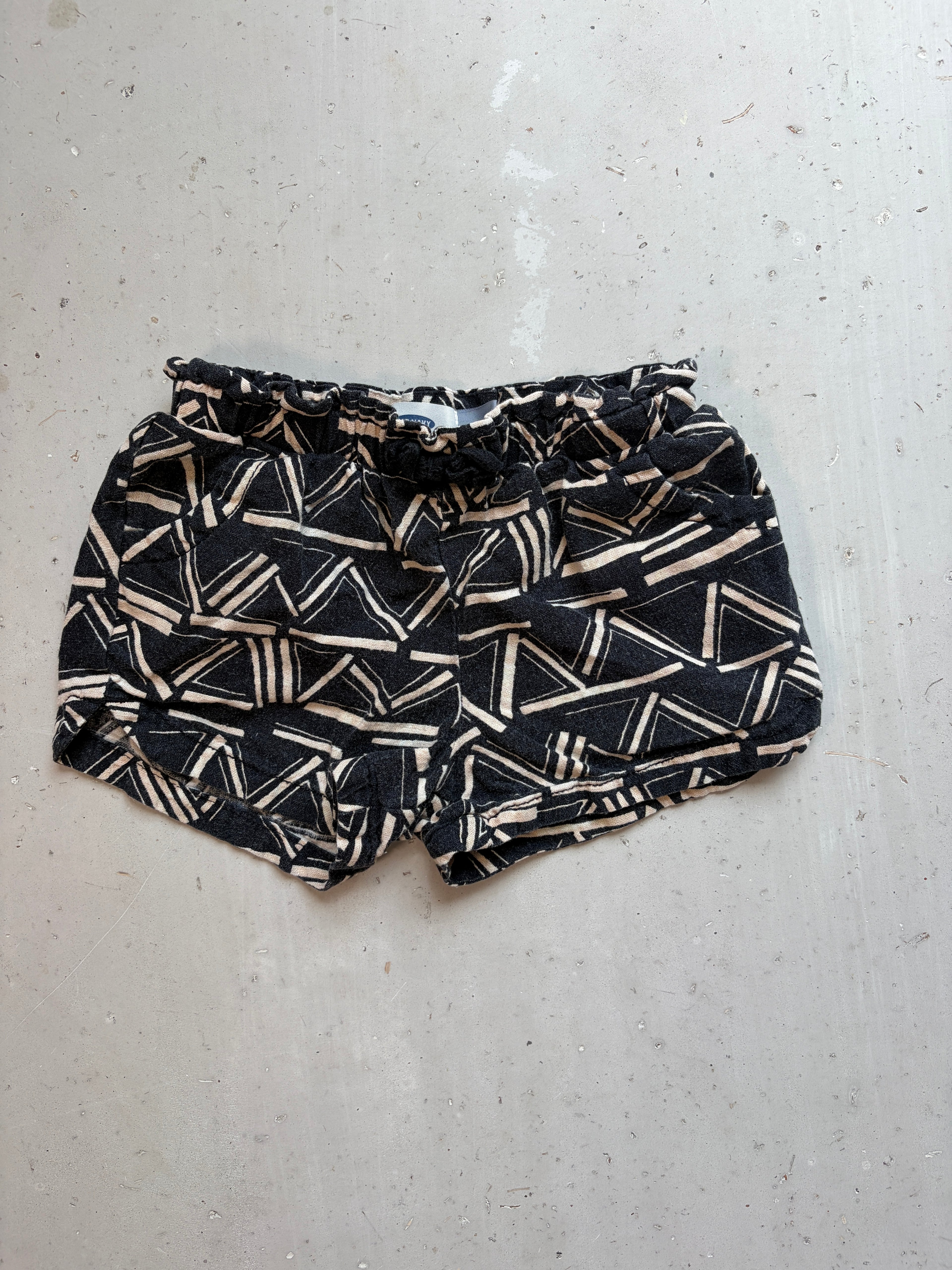 Old Navy shorts || 3T (fits 2T)