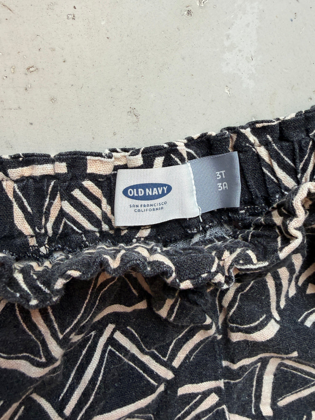 Old Navy shorts || 3T (fits 2T)