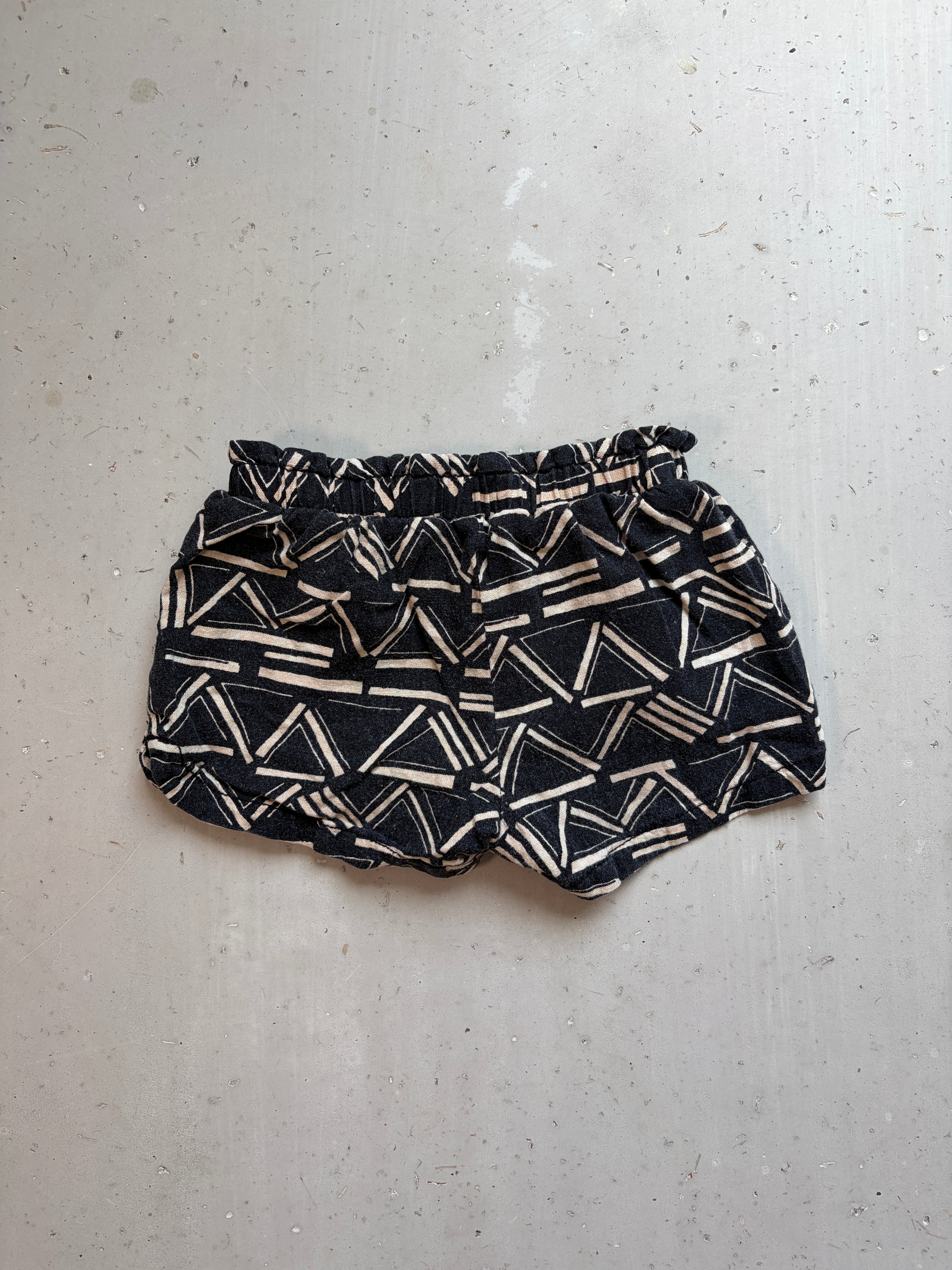 Old Navy shorts || 3T (fits 2T)