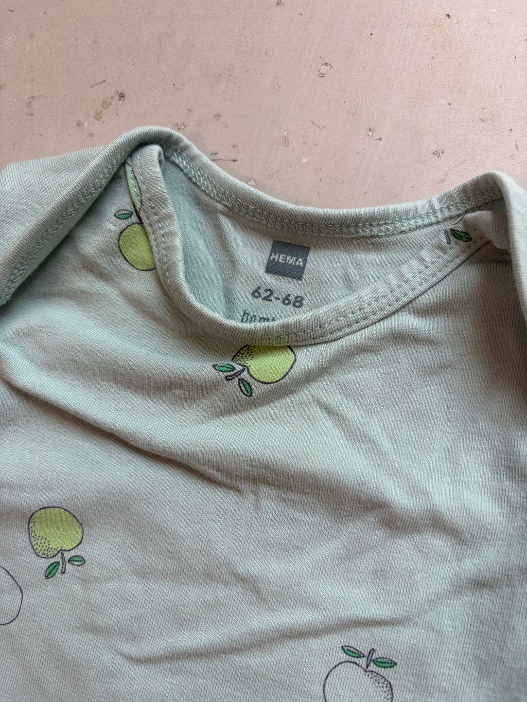 HEMA apple onesie || 3-9m(euro size 62-68)
