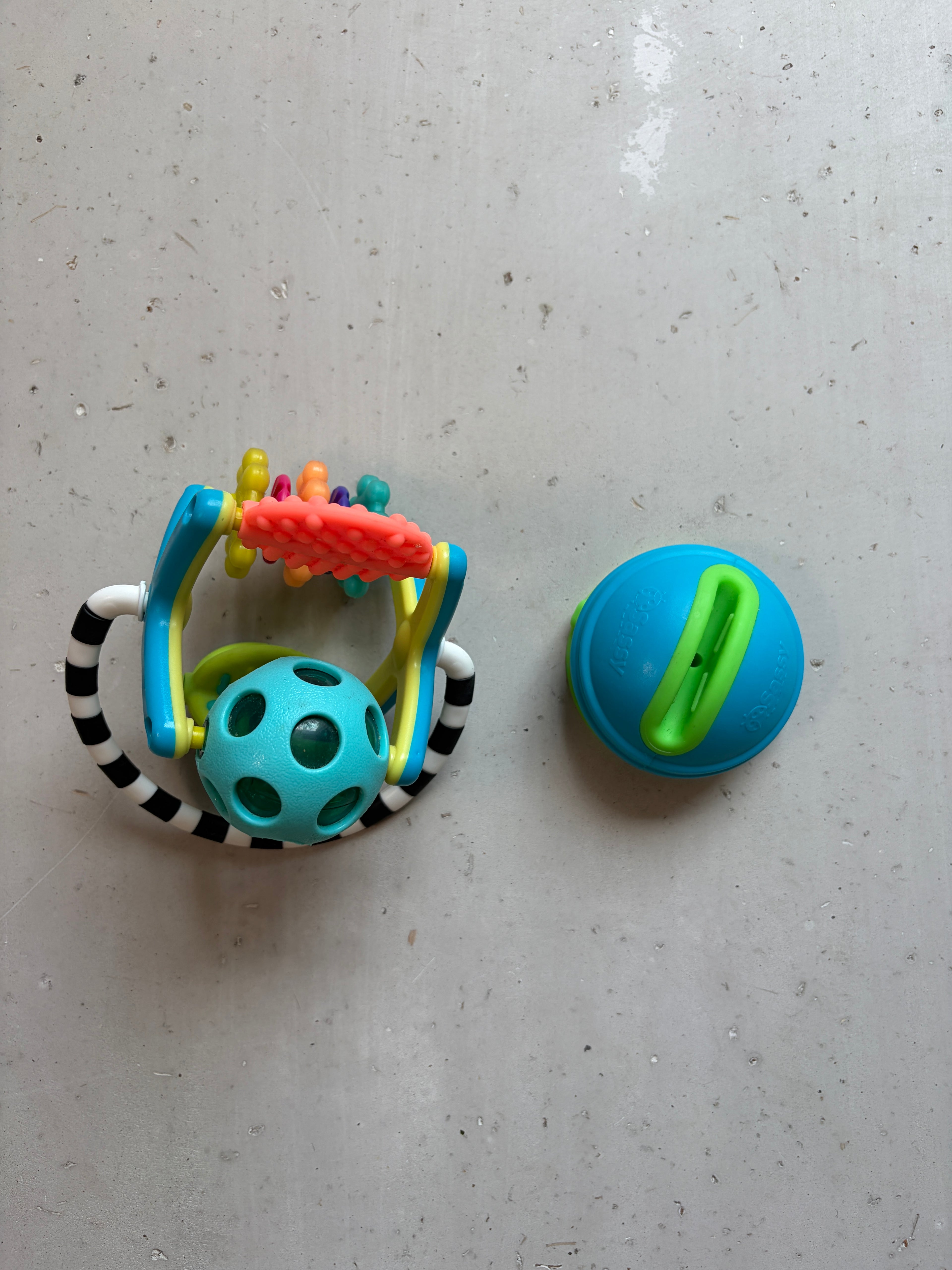 Sassy suction toy