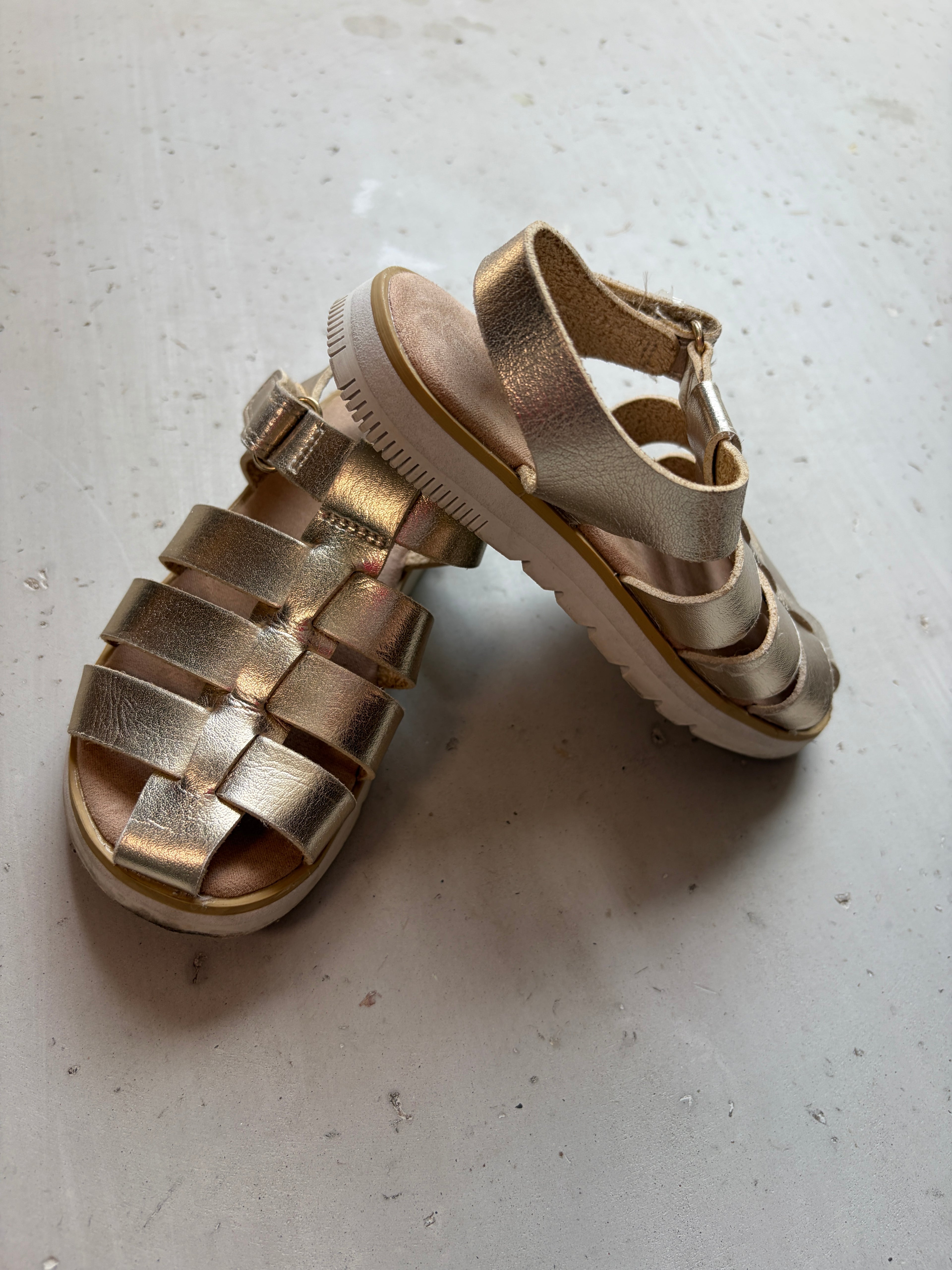 Cat & Jack gold sandals || 8