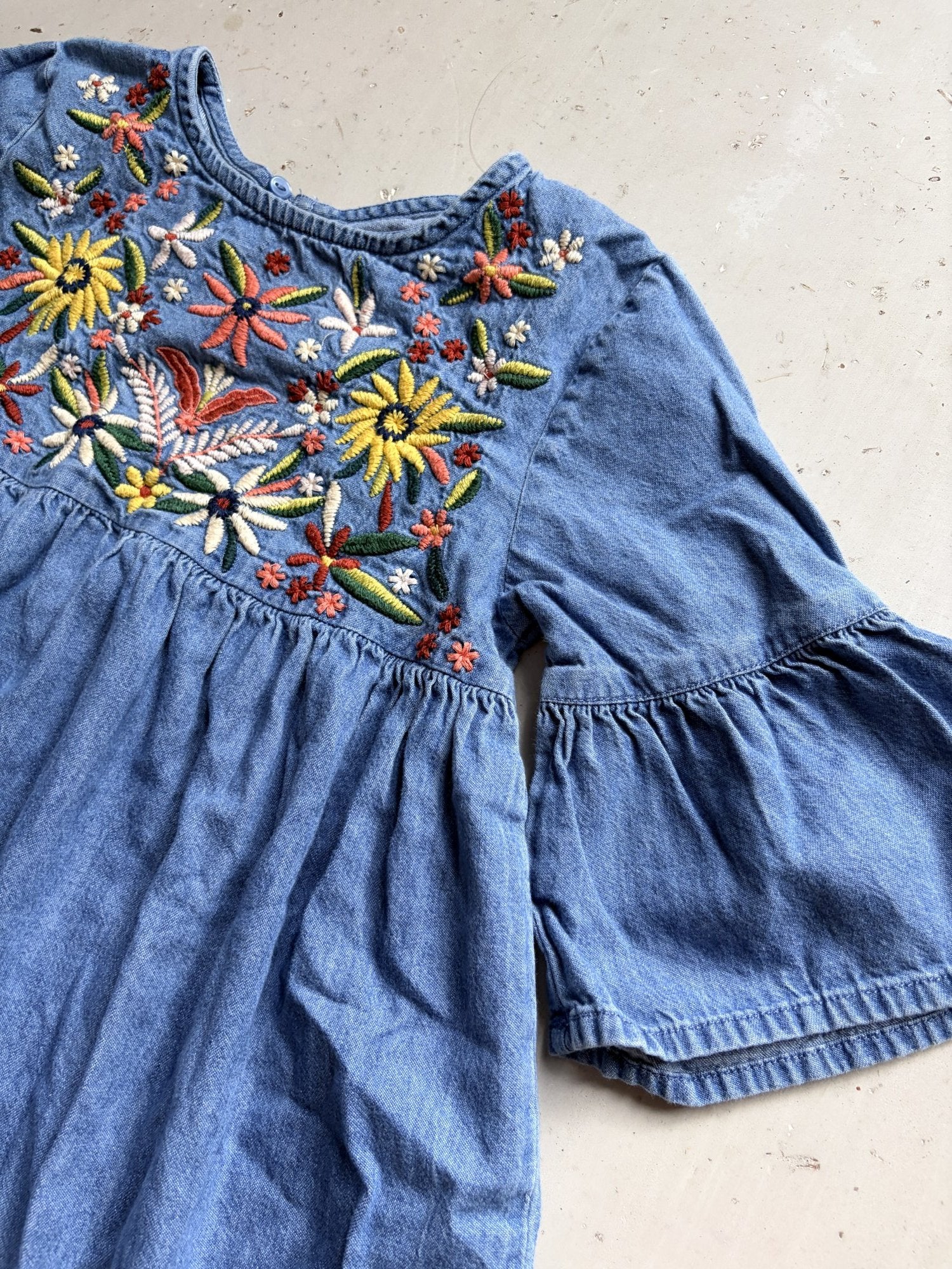 Zara embroidered denim dress || 6 (fits small)