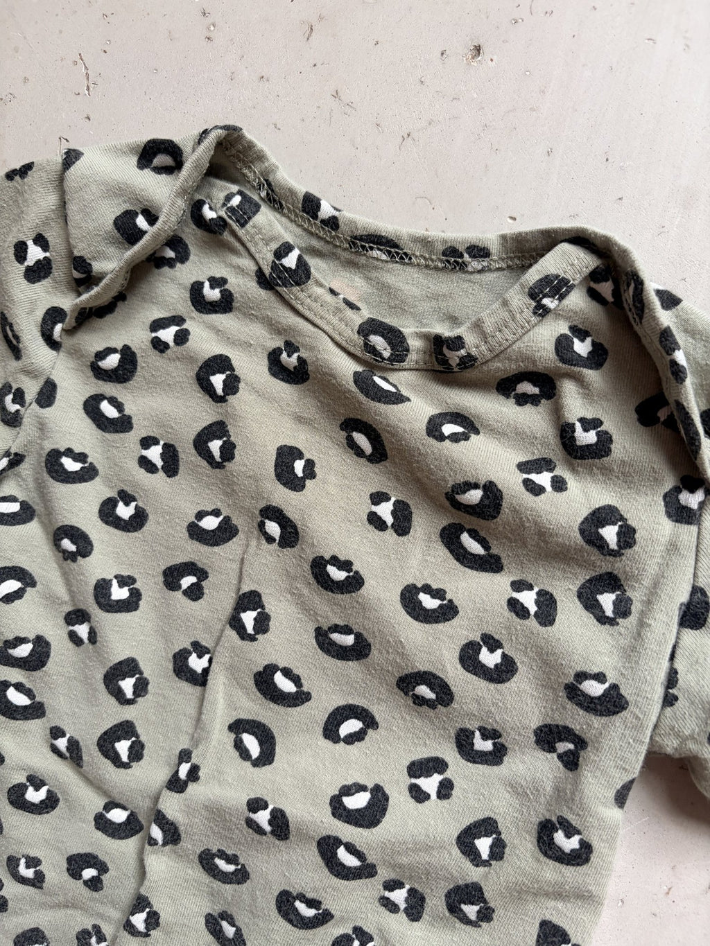 HEMA cheetah onesie || 12-18m (euro 74-80)