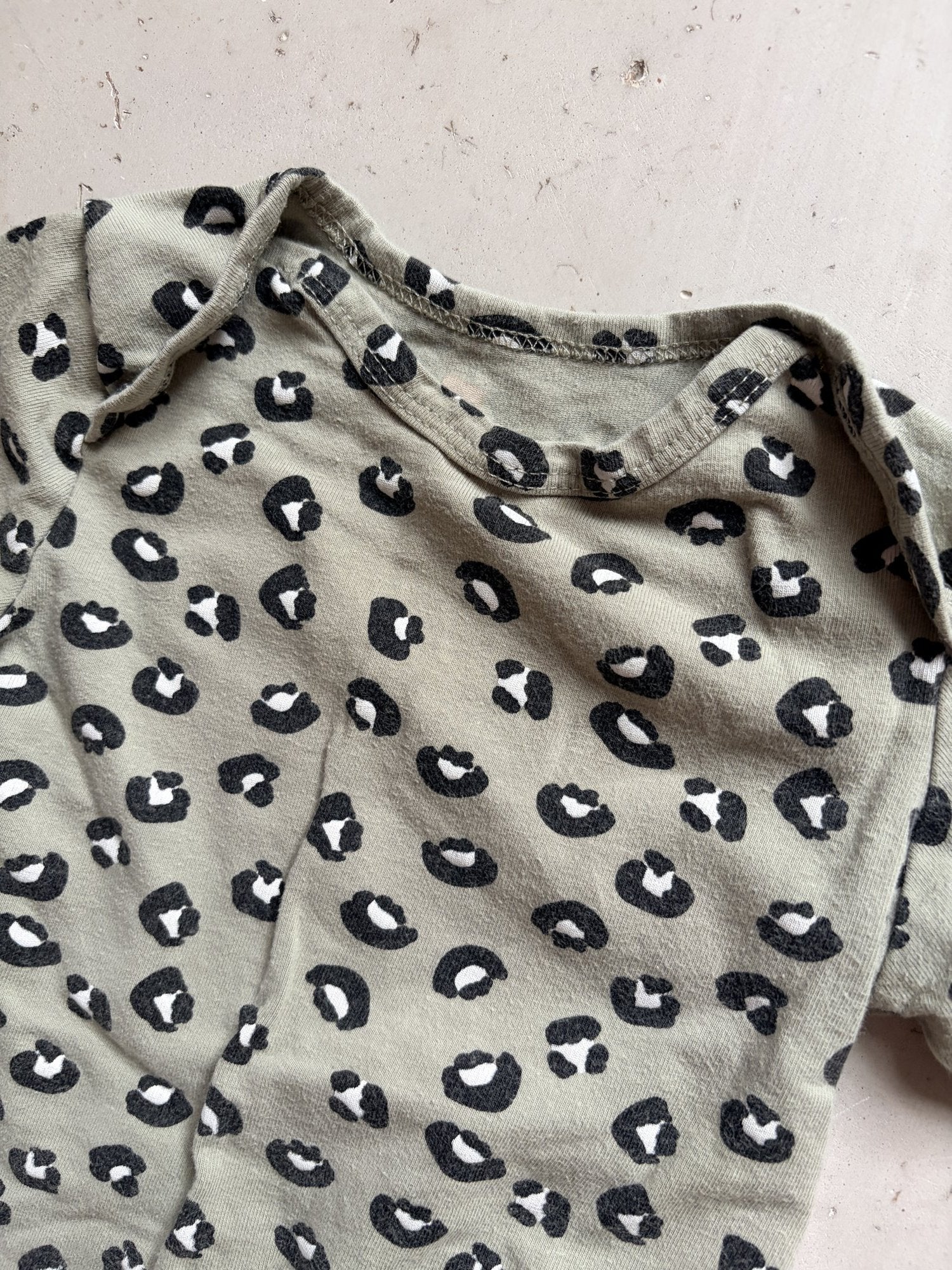 HEMA cheetah onesie || 12-18m (euro 74-80)