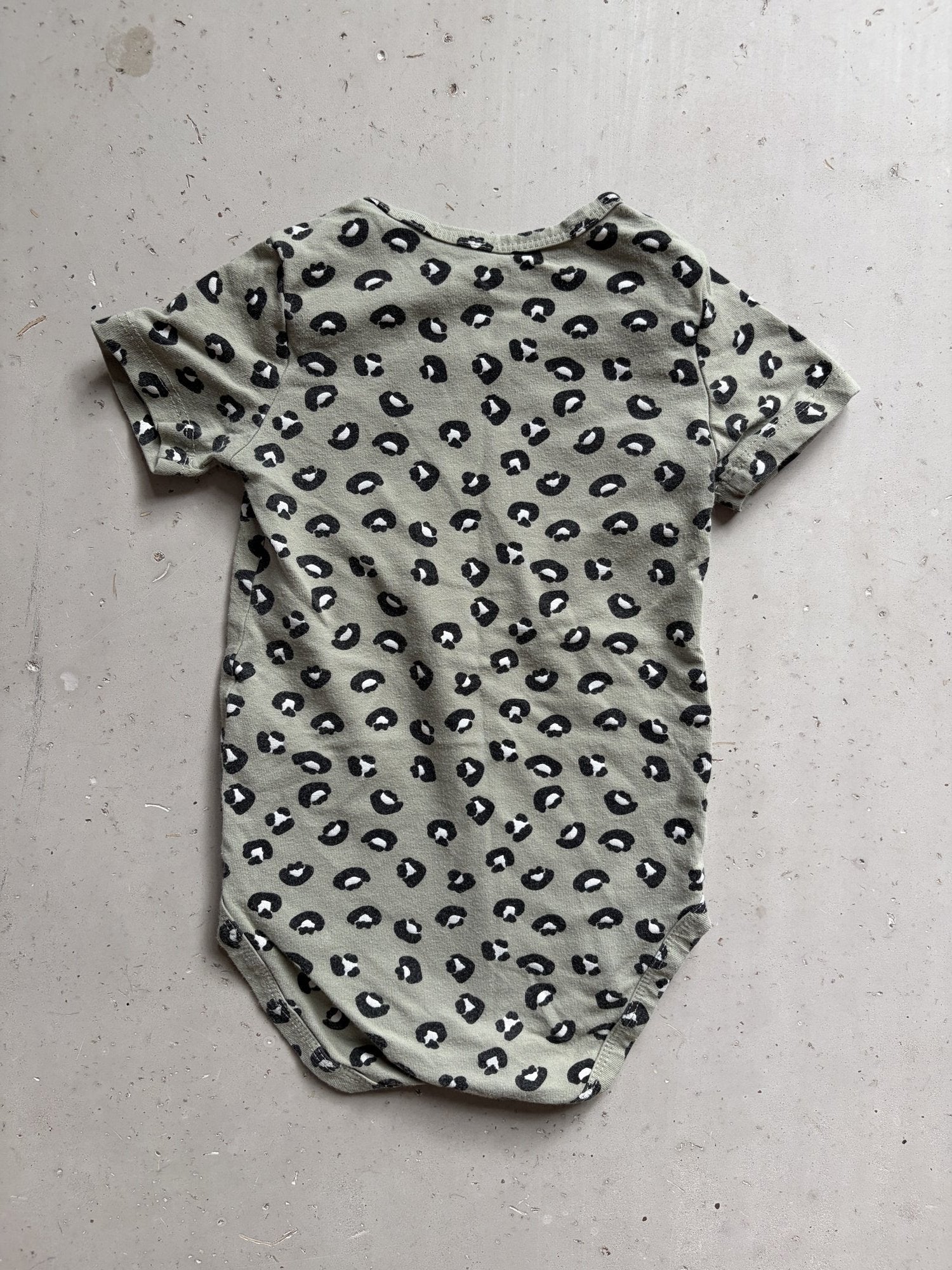 HEMA cheetah onesie || 12-18m (euro 74-80)