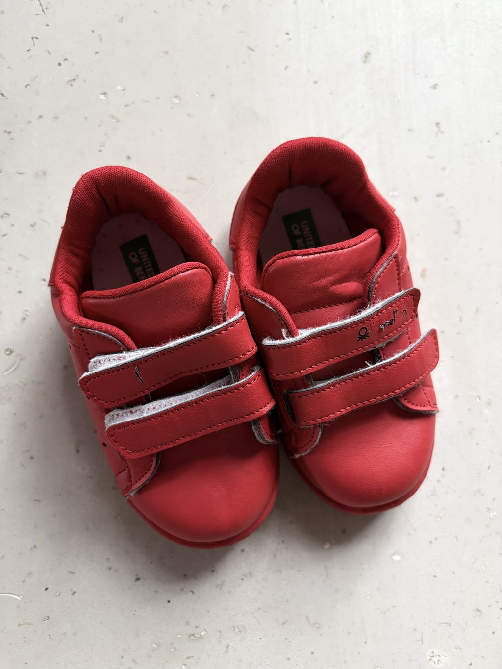 United Colours of Benetton velcro shoes || 7C (euro 23)