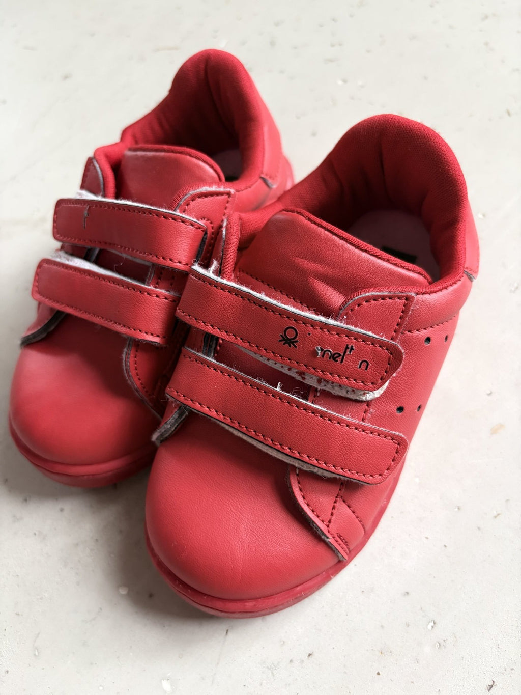 United Colours of Benetton velcro shoes || 7C (euro 23)
