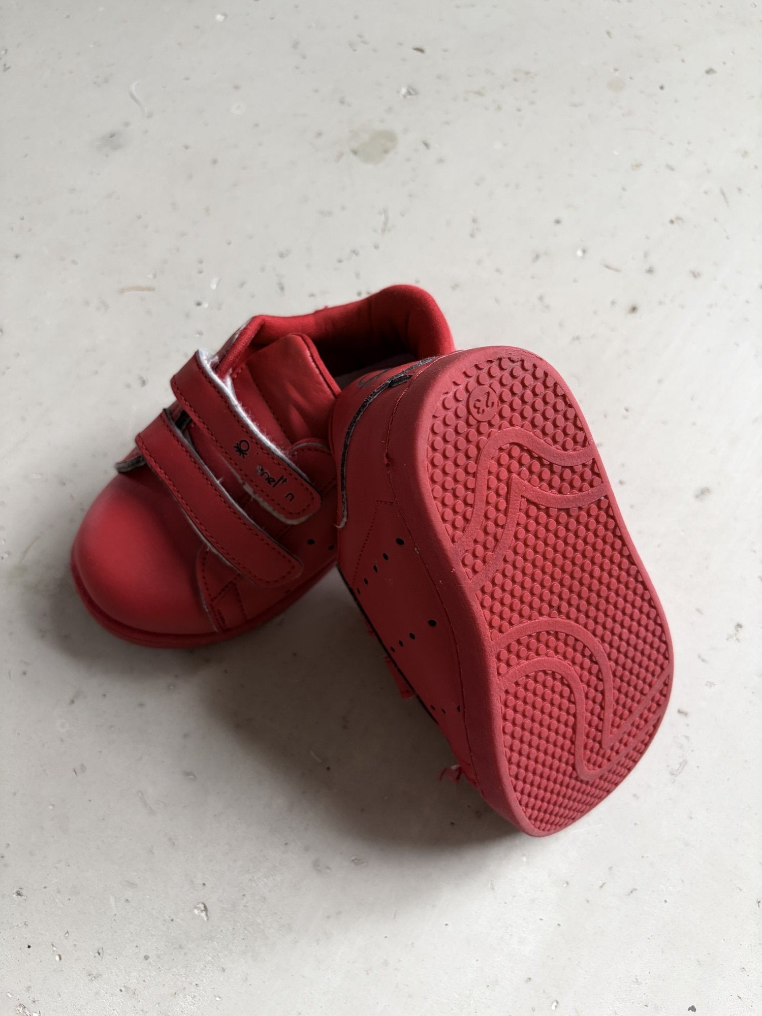United Colours of Benetton velcro shoes || 7C (euro 23)