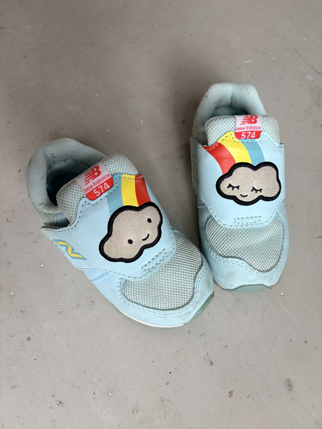New Balance velcro shoes || 6.5C