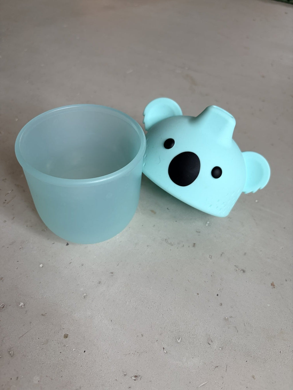 Munchkin sippy cup
