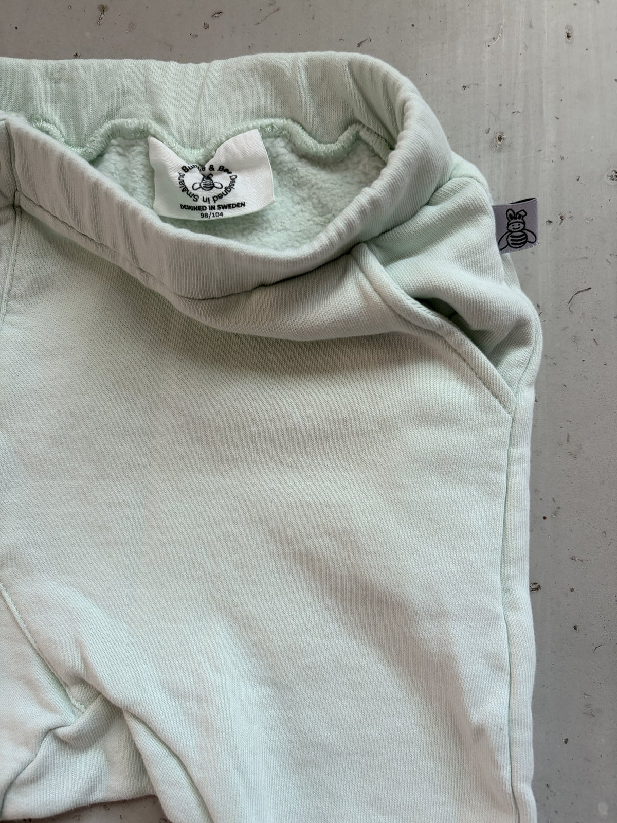 Småland Bumble & Bee Sweatpants || 3-4T (EU 98/104)
