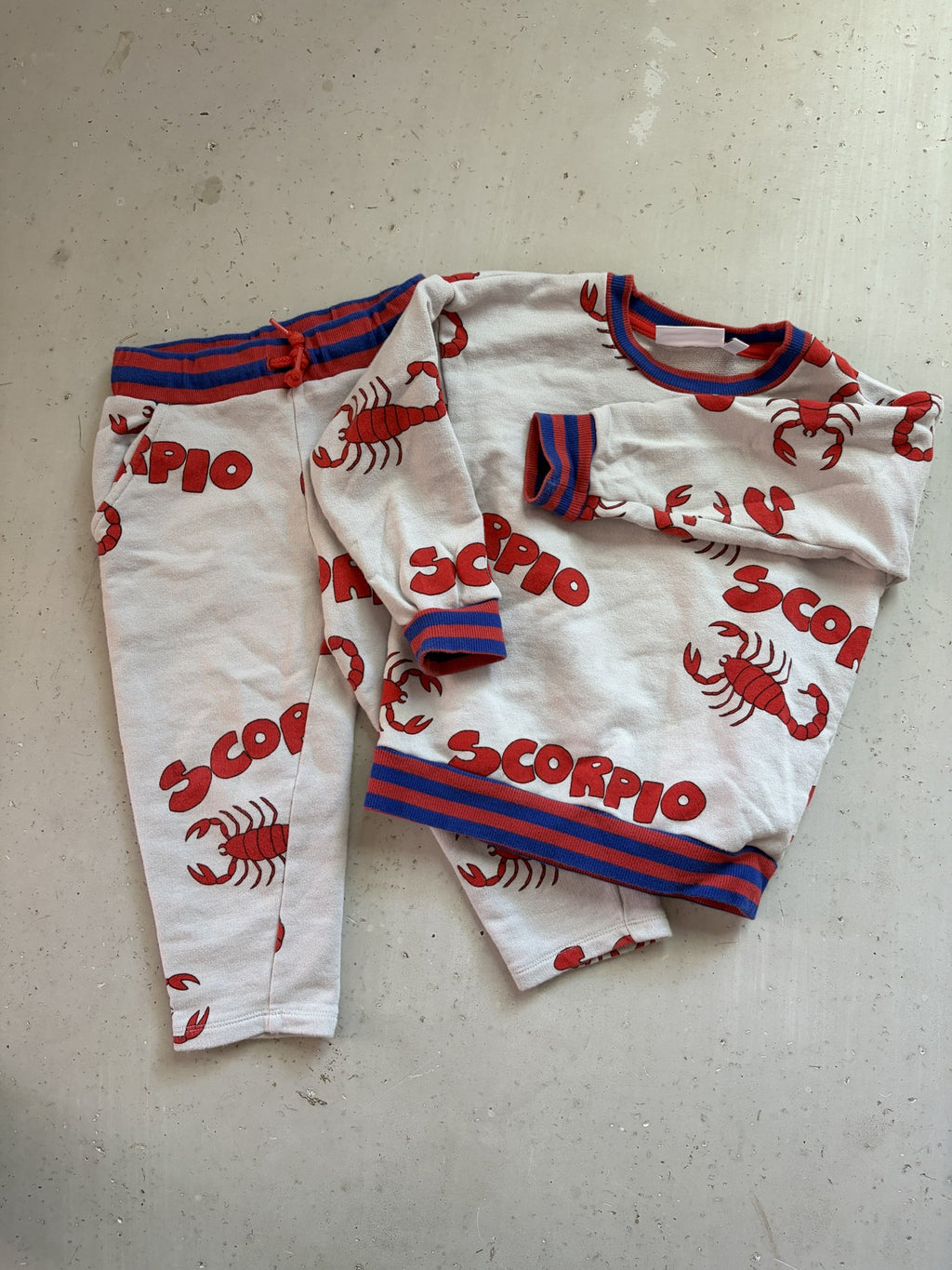 Mini Rodini Scorpio Swearsuit || 4-5T (EU 104/110)