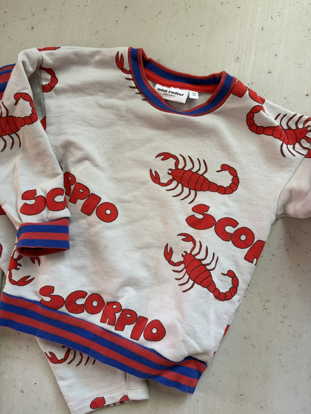 Mini Rodini Scorpio Swearsuit || 4-5T (EU 104/110)