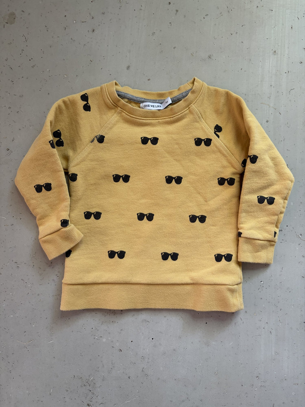 One We Like Sunglass Sweatshirt || 2Y