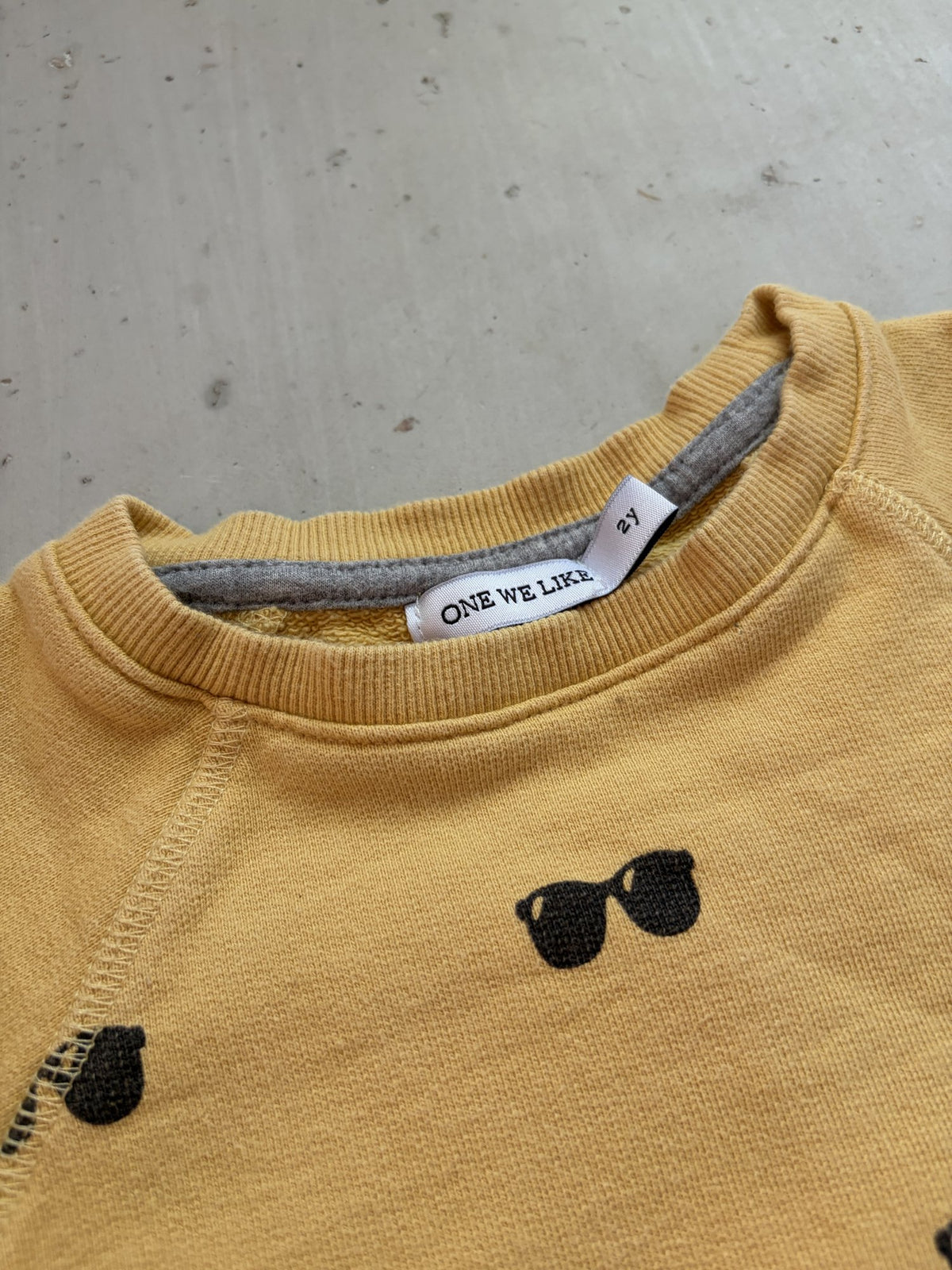 One We Like Sunglass Sweatshirt || 2Y