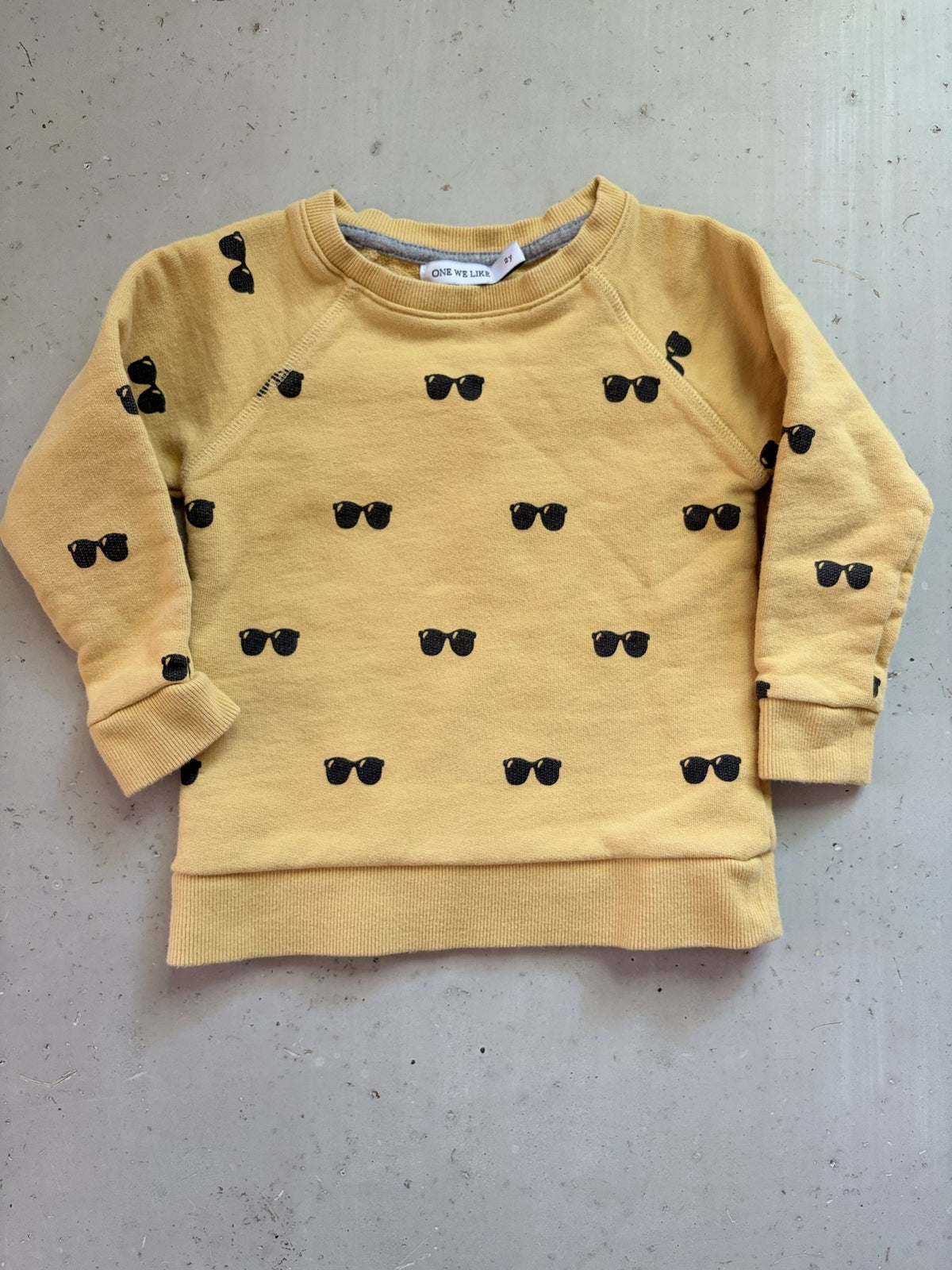 One We Like Sunglass Sweatshirt || 2Y