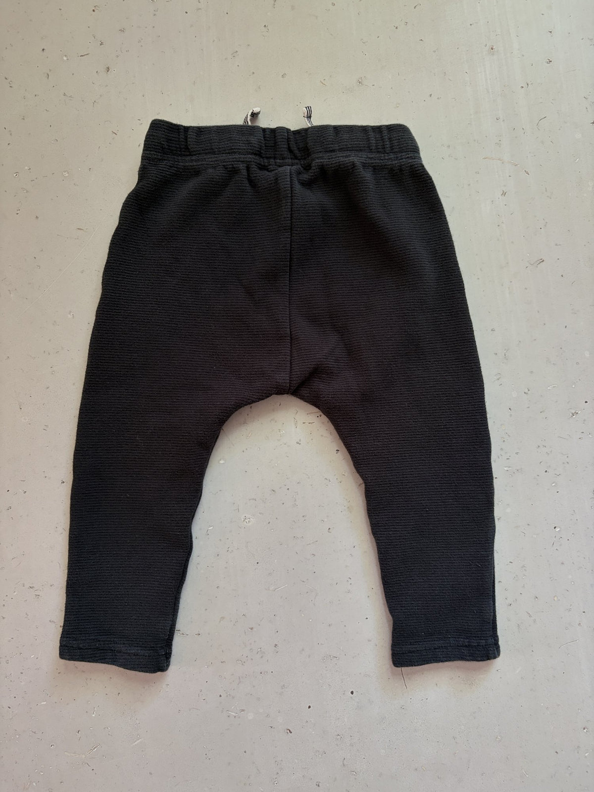 HEMA Black joggers || 18-24m (EU 86)