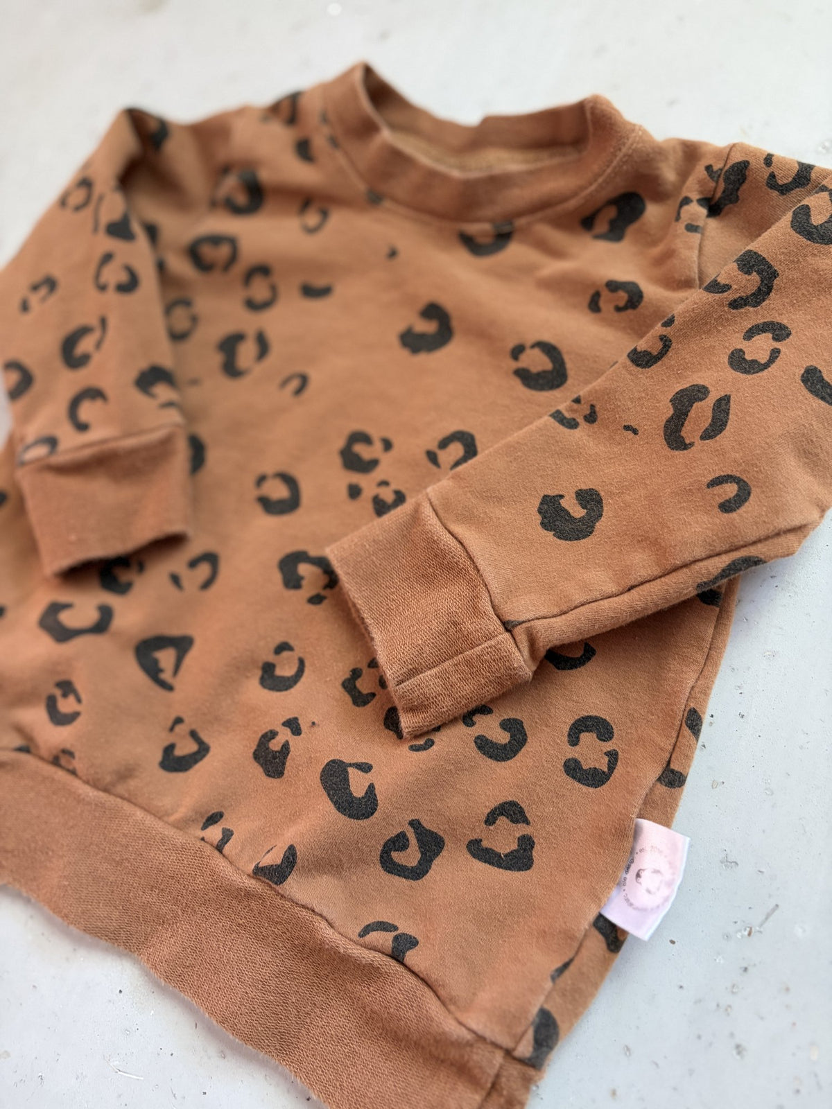 Small shop Ole Design Leopard sweater || 6-12m