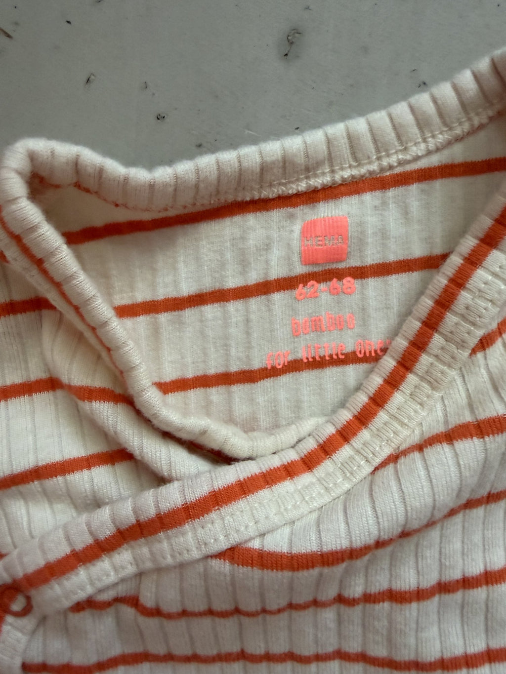 HEMA Kimonobamboo long sleeved onesie || 3-9m (EU 62-68)